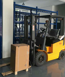 Forklift τύπων εναλλασσόμενου ρεύματος/συνεχούς ρεύματος ηλεκτρικό φορτηγό 2000kg με το πλήρες ελεύθερο βάρος υπηρεσιών ανύψωσης 3280kg