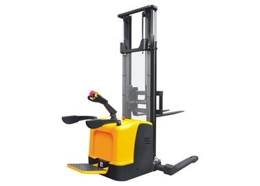 ποιότητας  Rider Straddle Electric Pallet Stacker 2.5 - 5.6 Meters Lifting Height Multi Function εργοστάσιο