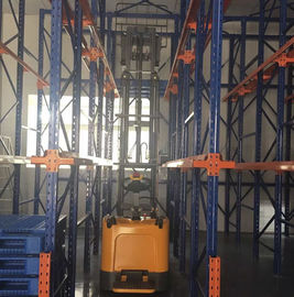 Αντίθετα προς ισορροπημένα Forklift αποθηκών εμπορευμάτων φορτηγά που ανυψώνουν το ύψος 5.6m συμπαγής δομή